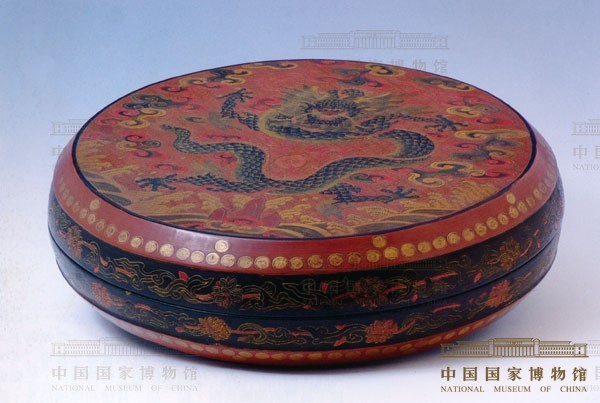 雕填云龙纹鼓式漆盒