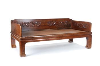 三屏风独板嵌雕龙纹围子罗汉床