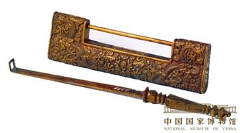 乾隆鎏金双龙戏珠铜锁(附钥匙)