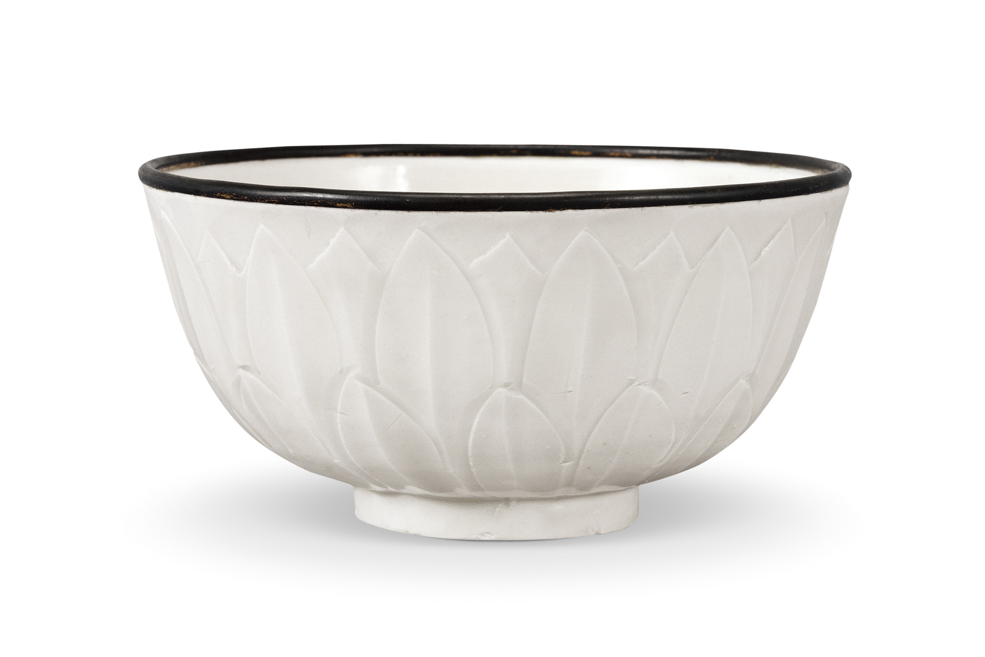 定窑白釉刻花莲瓣纹碗