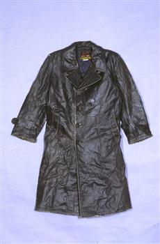 王淦昌在从事核武器研制工作期间穿的皮大衣