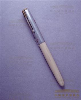 全国群英大会奖给时传祥的英雄牌钢笔