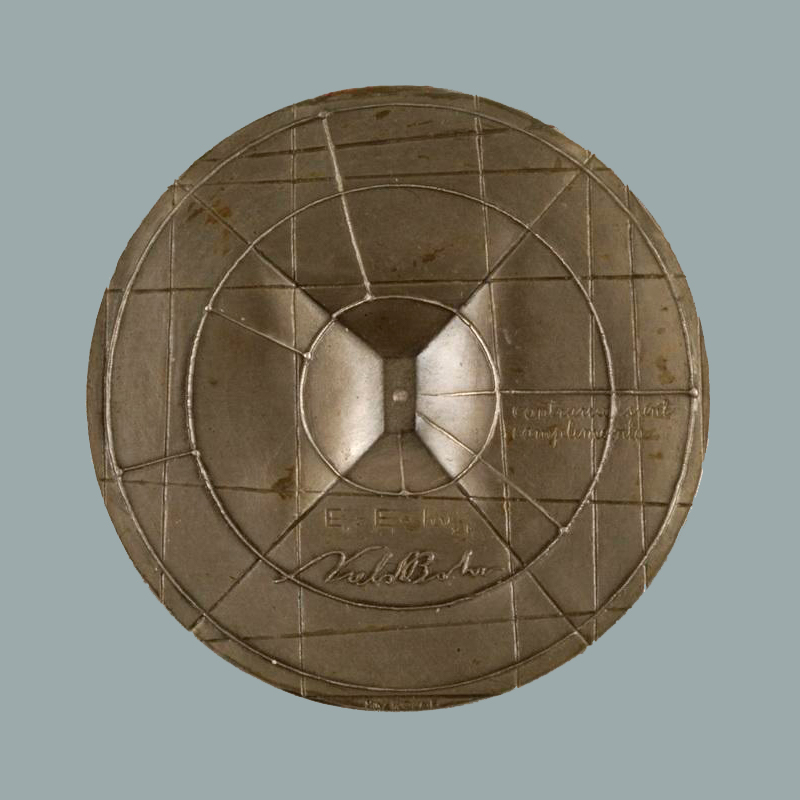 联合国世界知识产权组织为研究杂交水稻成功授予袁隆平的银质奖章