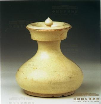 白瓷唾壶