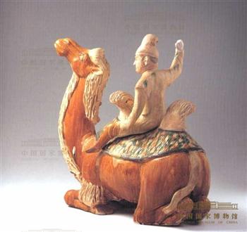 骑卧驼三彩俑